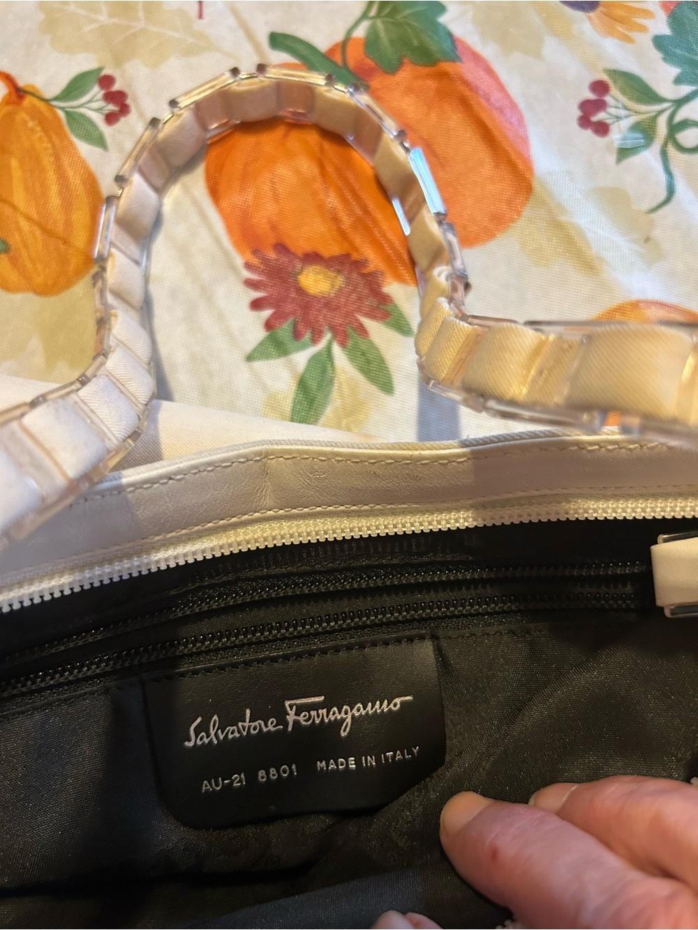 Salvador Ferragamo white bag with chain strap - Picture 5 of 8